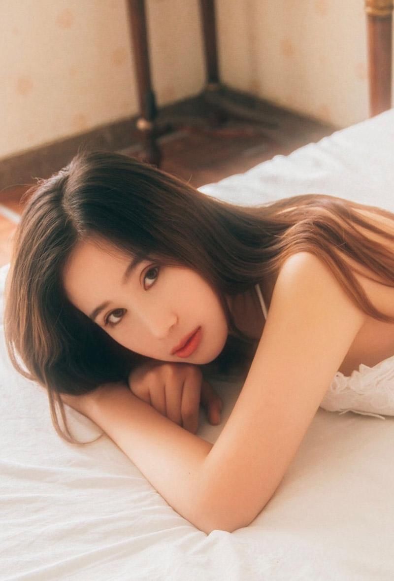 极品美女性感吊带裙诱人私房图片