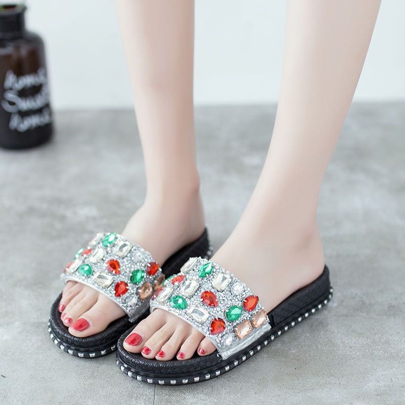 现在流行这样的凉鞋，换掉你的休闲鞋吧，越穿越有女人味