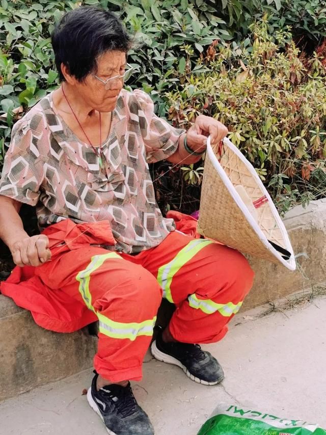  赵彬：看完这个外卖小哥的朋友圈，我惊了