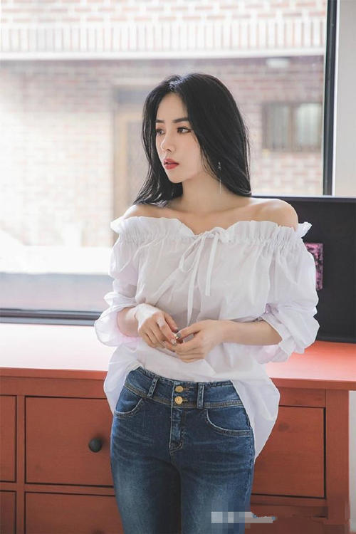 紧身牛仔裤线条优美有魅力,展现个性搭配的同时释放你的美丽!