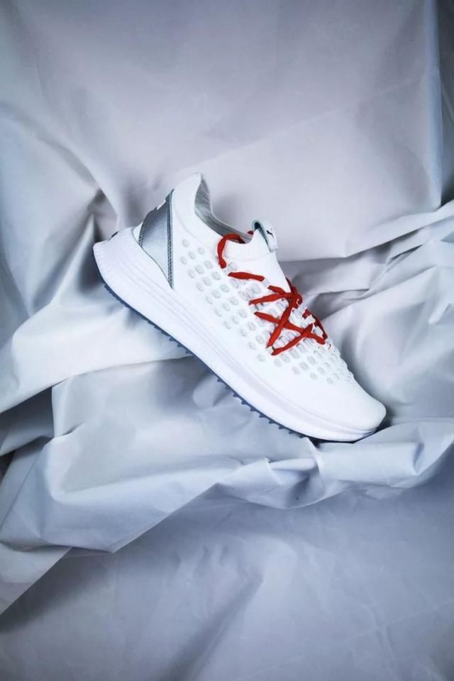 论上脚回头率和可玩性，这双新鞋我给 100 分！