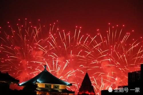 北京夜空焰火璀璨，朋友圈霸屏