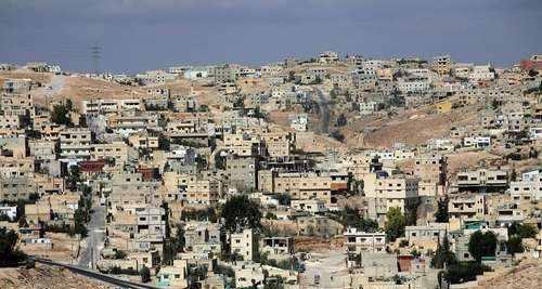 亚洲机智小国:极缺资源仅20公里海岸线,却硬是靠港口年挣200亿