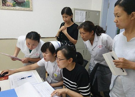 24岁女子鼻子经常有股恶臭味,医院检查后,取出的东西让人无语