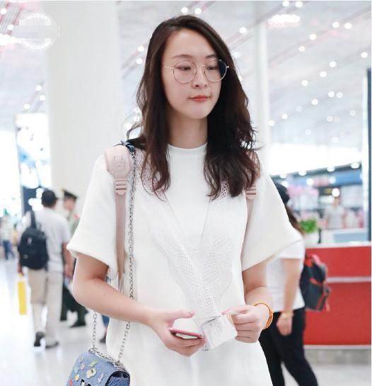 惠若琪真厉害！居然把一条超短裤穿得如此迷人，真不愧是最美女排