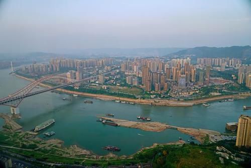 国庆重庆游客3859万人，明明比成都多1800万，为啥收入少100亿？