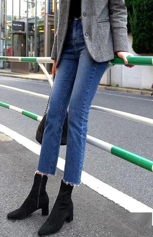  「气色」今年流行“经典蓝”质感穿搭，提亮气色显品味