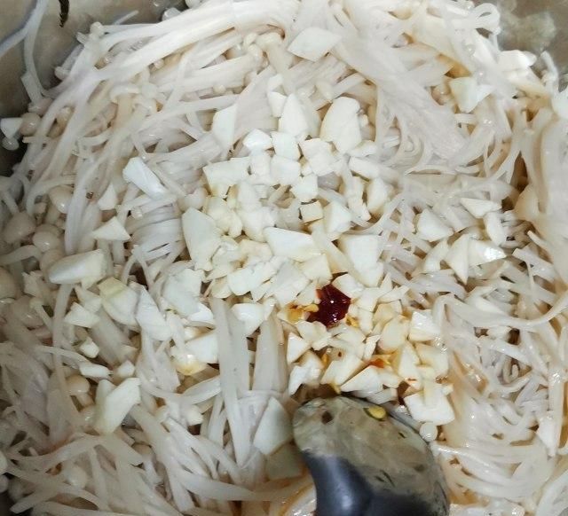  「金针菇」香辣金针菇，香辣过瘾，好吃不腻