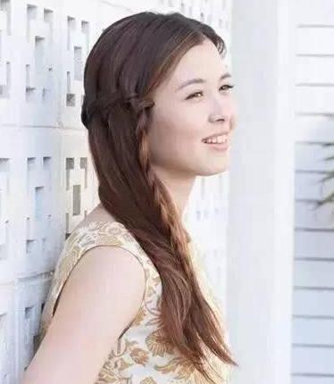 长发怎么扎好看,四步编发浪漫吸睛!