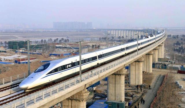  「些地方」为何中国高铁不走直线非要绕弯了解其中原因后，瞬间