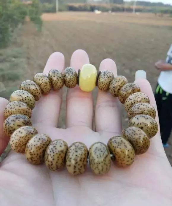 手串@炫耀手串用什么样的姿势，才能够达到最佳效果？