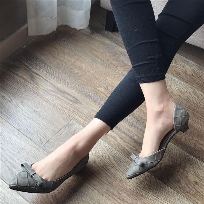 妹子，累脚的高跟鞋别穿了，今秋流行这样的女鞋，优雅大方不累人