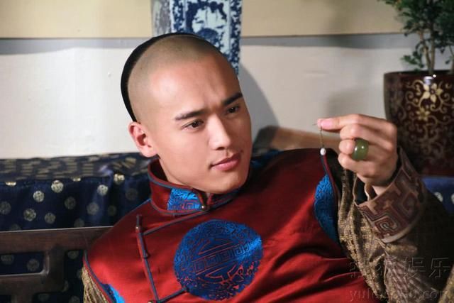 高云翔方辟谣赔偿金额以及保释照片，一个细节说明出轨真相