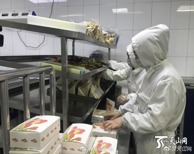  #航空#疫情防控期间新疆航空食品改花样，汉堡、小油馕来了！
