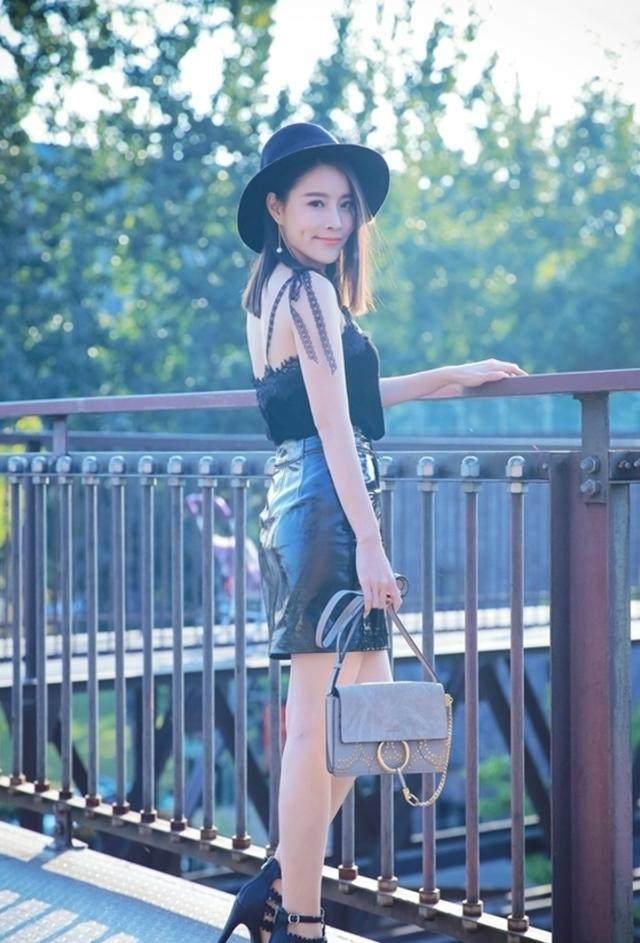 街拍: 图3美女红裙吊带好妖艳, 不过还是最想将图4娶回家