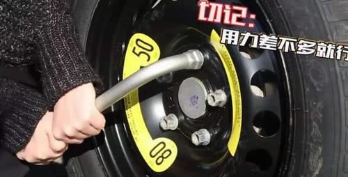  #维修工#高速换备胎被扣12分？维修工给你支一招，不扣分也不罚