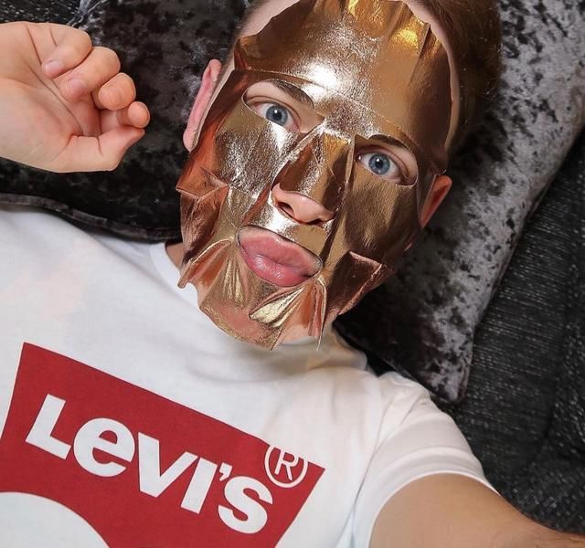 你的猪猪男孩已上线~法国人发现越来越多的中国男生开始接受化妆