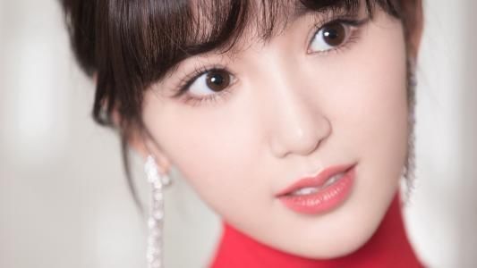 网曝知名女星拒养生父，赵丽颖躺枪，网友戏称:下一个张韶涵?