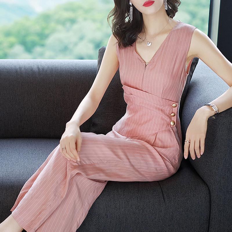 如今年轻女人别穿套装!只穿一套“连体裤”，活力美翻天了