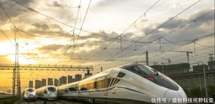 中国高铁时速达350公里，为何高压线却磨不断看完为我国自豪