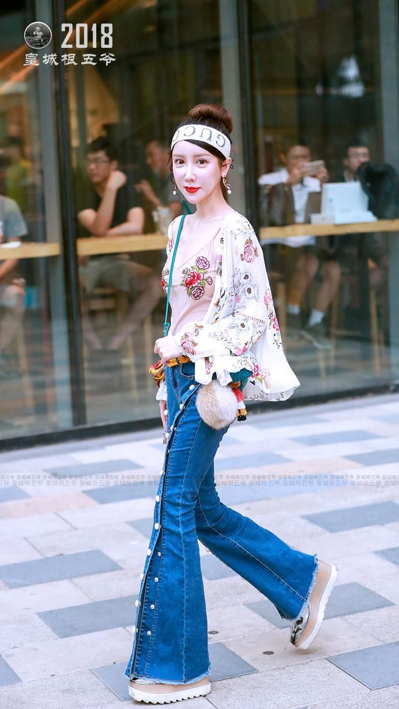 街拍：三里屯的女孩一个比一个漂亮，尤其是东方女孩更美