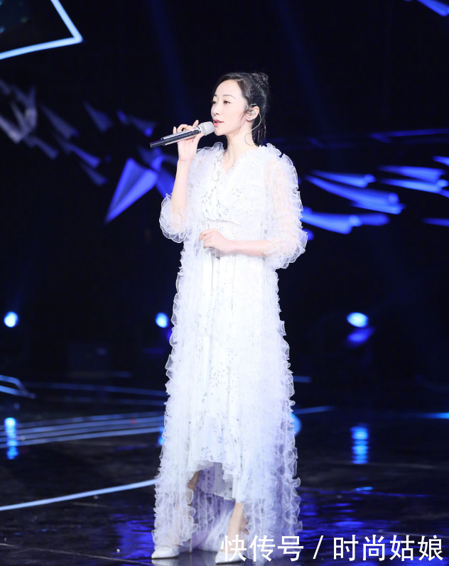 这是花仙子吗？韩雪一袭白裙，尽显朦胧美感，这气质简直是花仙子