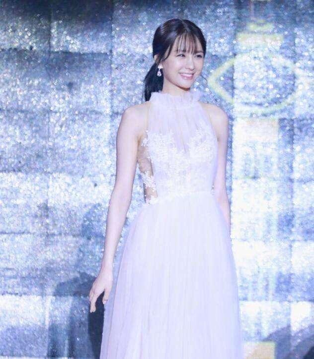 这还是沈梦辰吗？面部僵硬变鹰钩鼻，网友：再怎么整也做不了一姐