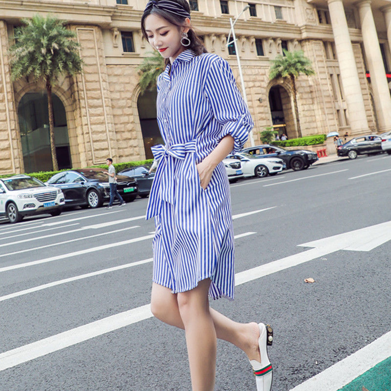 天哪!现在的姑娘太敢穿，衬衣下面不穿裤子，双腿修长身材特曼妙