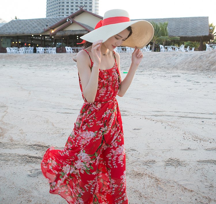 女人上海边穿比基尼?太傻!瞧瞧下图女人，沙滩裙魅力四射