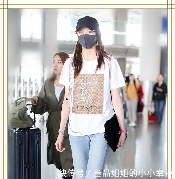 看了刘诗诗劈叉裤，再看看关晓彤，网友终于知道精致与邋遢差距