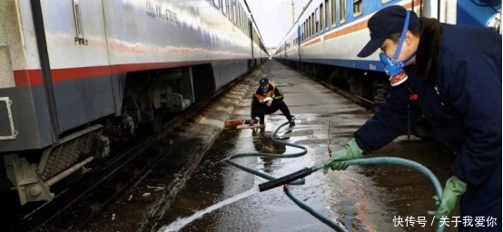 火车上的粪便都排去哪了？乘务员偷偷道出实情，你或许不相信！