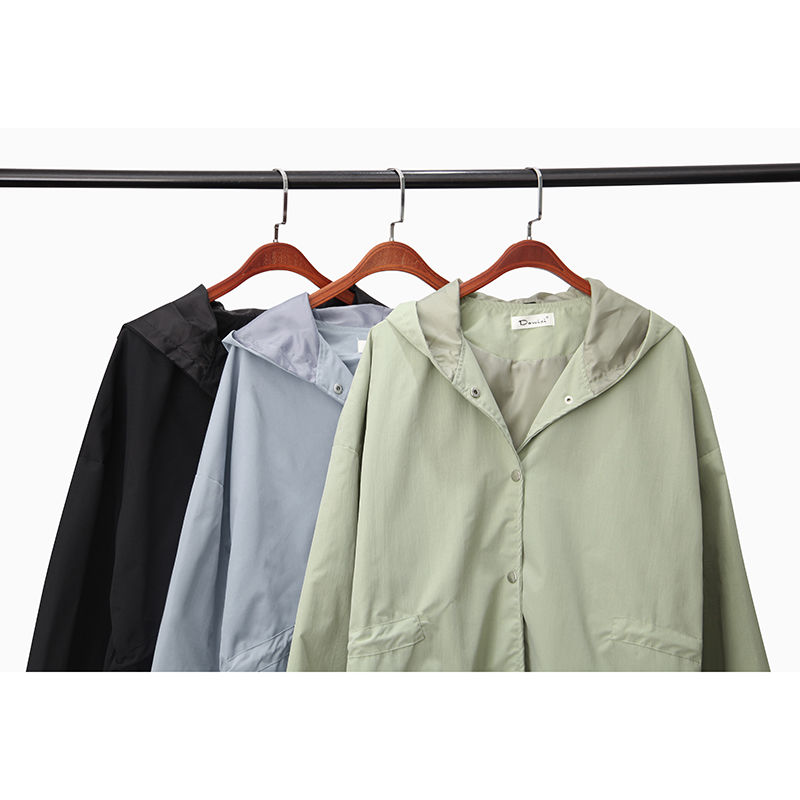 女人过了40岁!这样穿让你回到30岁，白嫩又显瘦，人见人夸