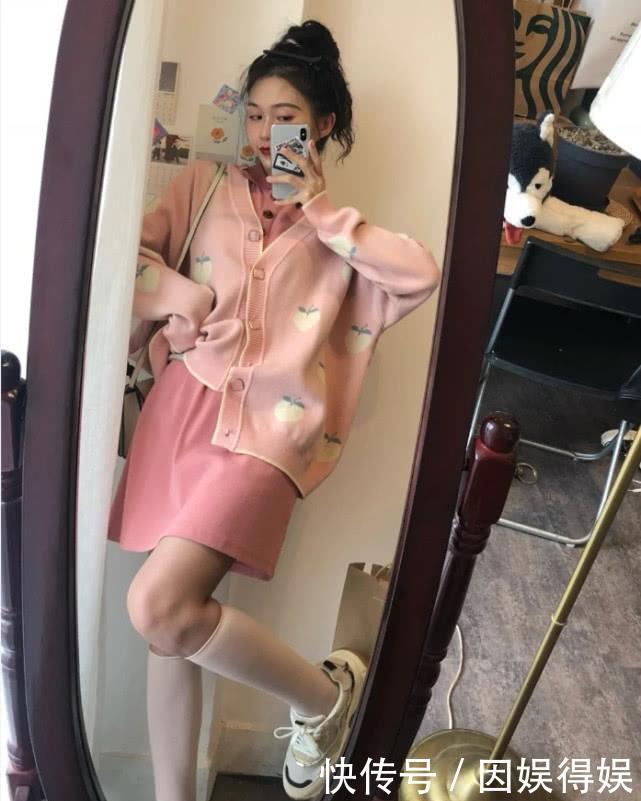 『男神』女生别再穿一身黑了,如今男神都爱元气少女这样穿搭,快学起来吧