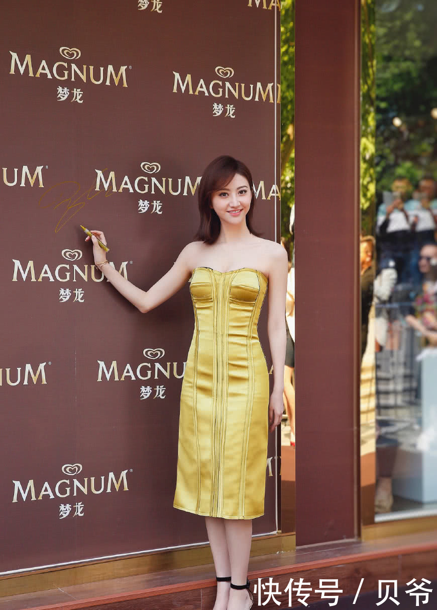 景甜时尚拍摄，尽显温雅可人的女神气质