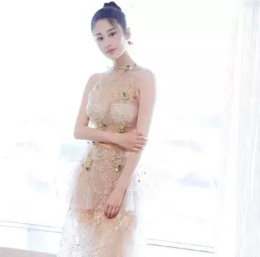 瘦下来之后的颖儿美若天仙，穿什么风格的衣服都能驾驭的了！