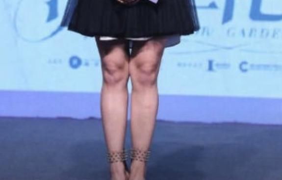 沈月不注重穿搭也就算了，腿粗都不P图，娱乐圈还真没人敢这样！