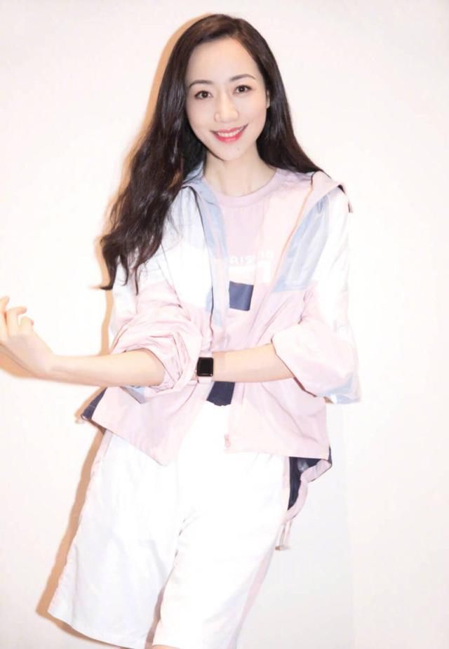 韩雪上衣像秋天，下半身像夏天，我就想问问你是冷是热