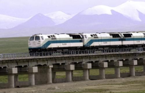  【火车头】为什么青藏铁路要用美国火车头呢？难道中国造不出来