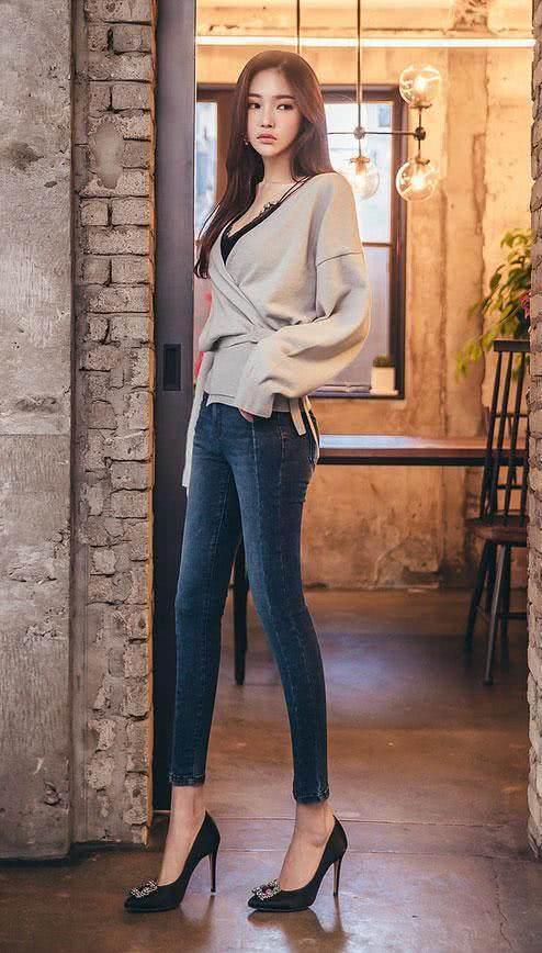 紧身裤不一样的韵味，打造您的曼妙身姿，彰显妹子大气婉约气质