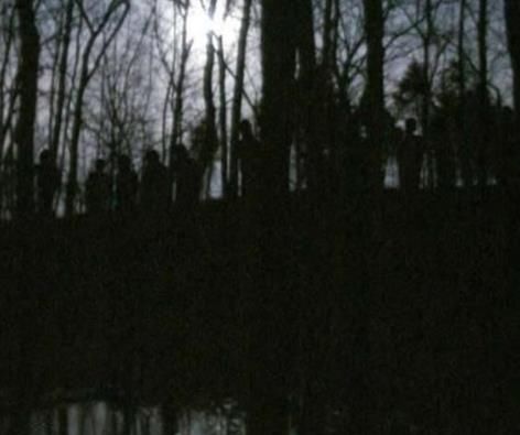 有人拍到了末影人:拍到黑影的恐怖照片