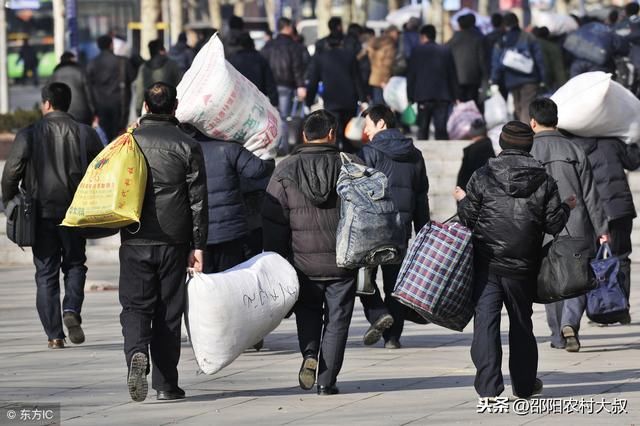 正月十五刚过，村庄里的年轻人都外出了，老农：这年过得不咋滴