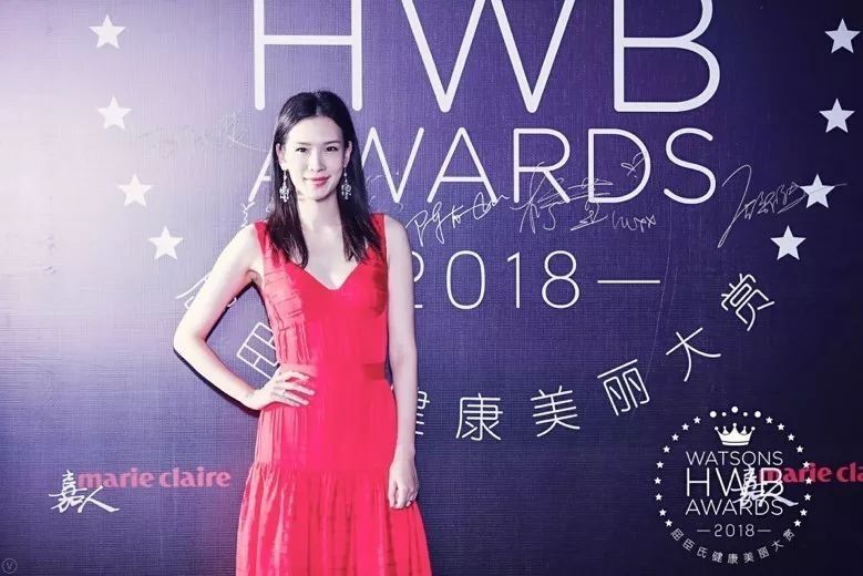 惊讶| 热Skr人的夏天，景甜居然用爽身粉当防晒?!