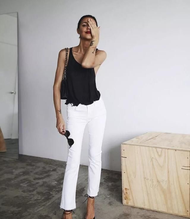 关于白色牛仔裤,这些是时尚博主没告诉过大家的搭配心机