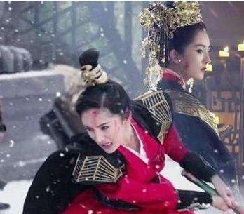 同是“假吃”，baby沈月被骂惨，为什么赵丽颖杨幂却获赞无数?