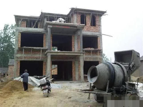  不住■农村房子没有升值空间，有人盖了也不住，为何盖房越演越