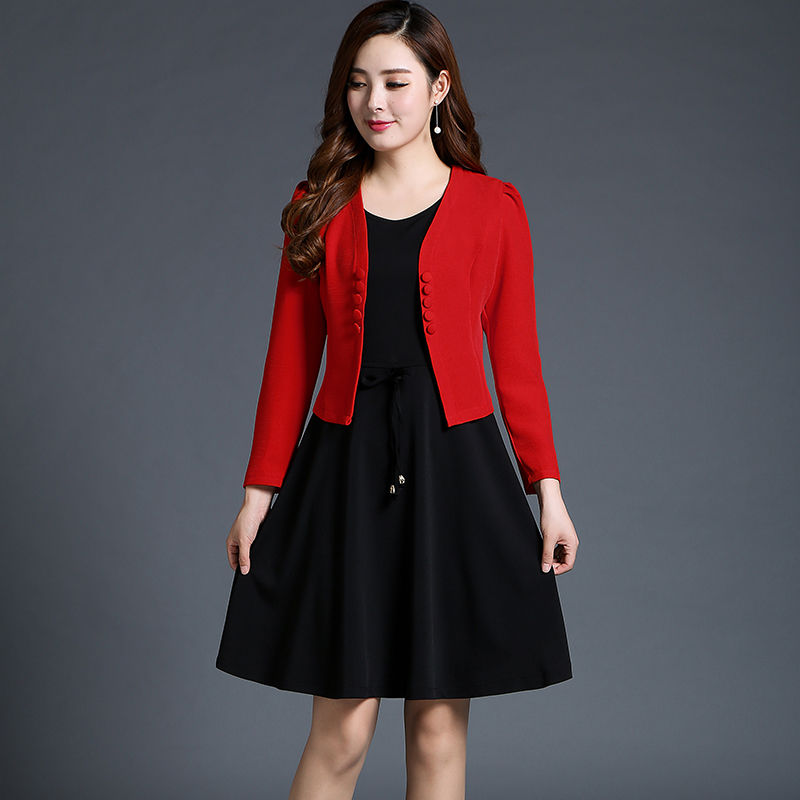 婚宴别穿老式旗袍!推荐几款“大牌”礼服，台下掌声响成一片