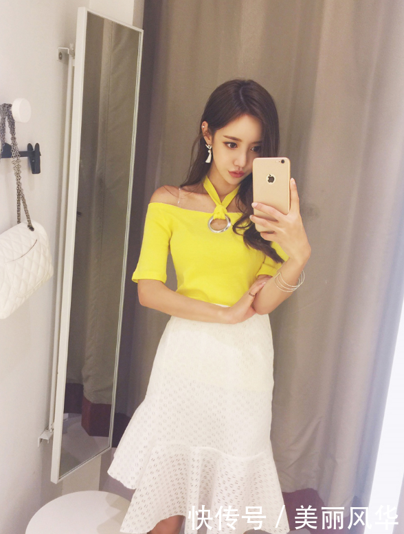 紧身包臀裙：舒适养眼的年轻妹子，身材太棒了，让人一眼难忘！