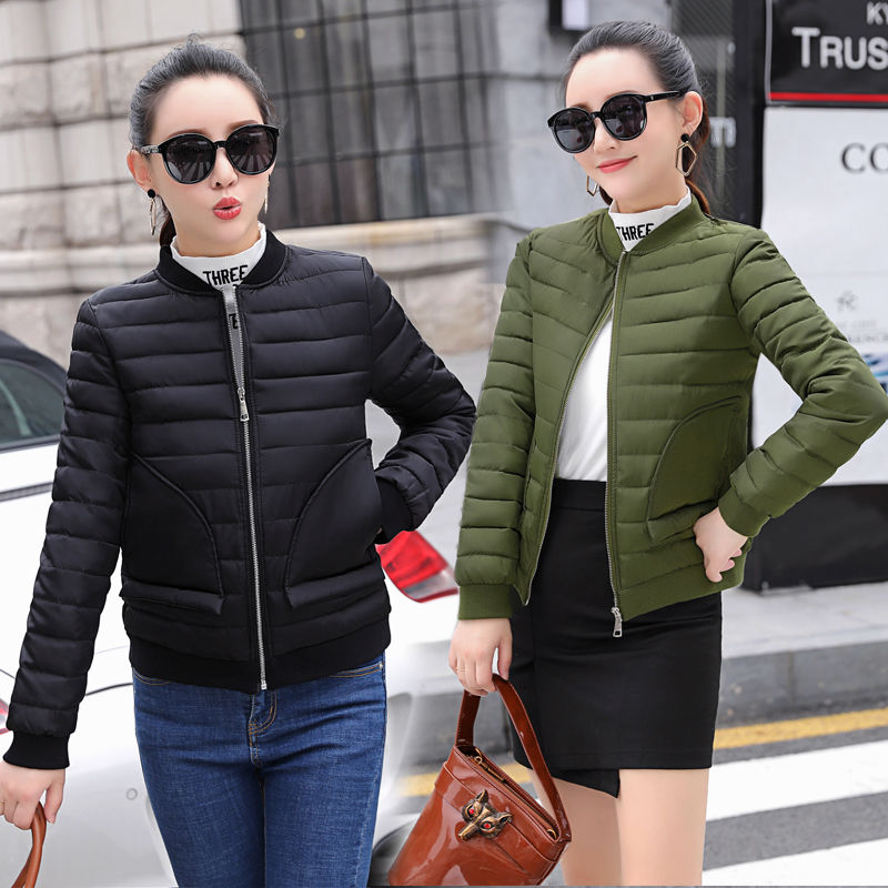 别再傻傻买羽绒服了，老土还显胖，今年流行穿棉服，不贵还显瘦嫩
