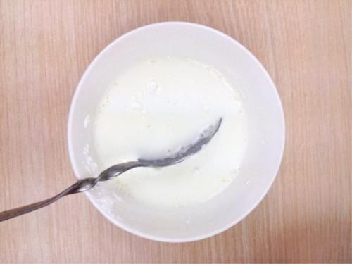  『椰汁』一盒椰汁，一勺淀粉，不用烤不用蒸，做香喷喷的小甜点，丝滑香浓！