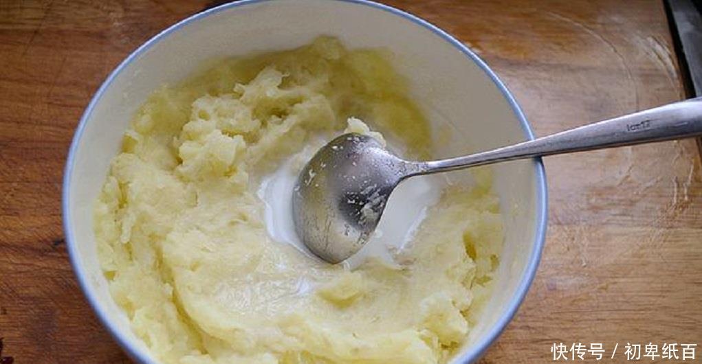  『嫩肤』土豆加“它”来敷脸，不出半个月淡化色斑又嫩肤，简单好用还省钱